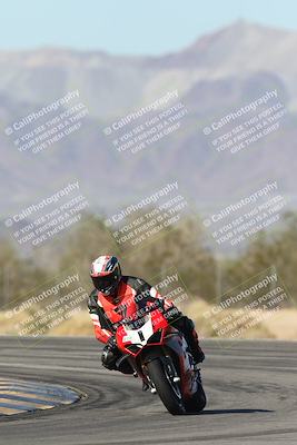 media/Dec-04-2025-Racers Edge (Thu) [[5ebc9f124d]]/3-B Group/1-Session 1 (Turn 7)/